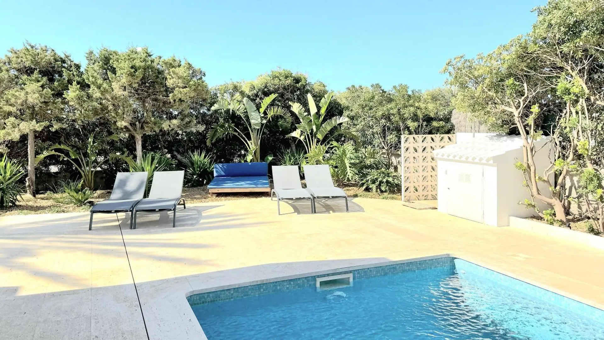 Villa Exclusiva Frente Al Mar Con Jardin Y Piscina Cala Blanca