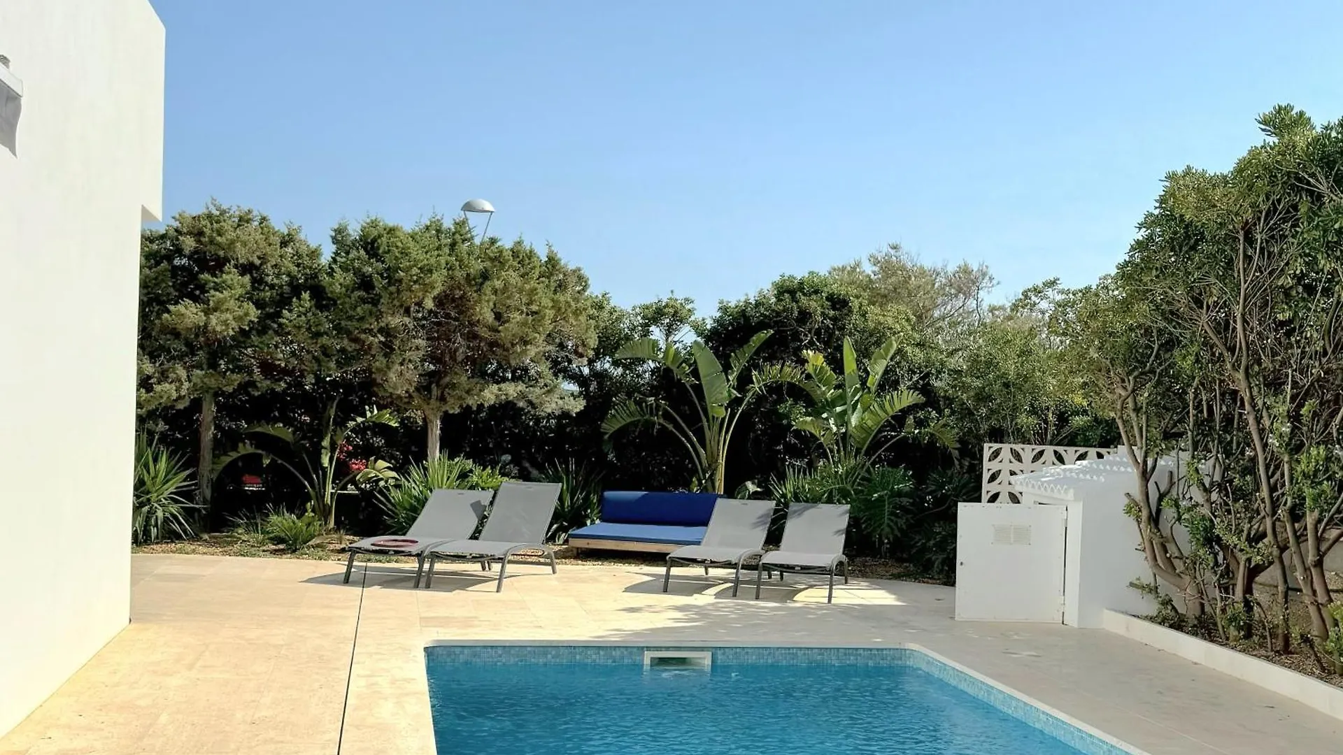 Villa Exclusiva Frente Al Mar Con Jardin Y Piscina Cala Blanca