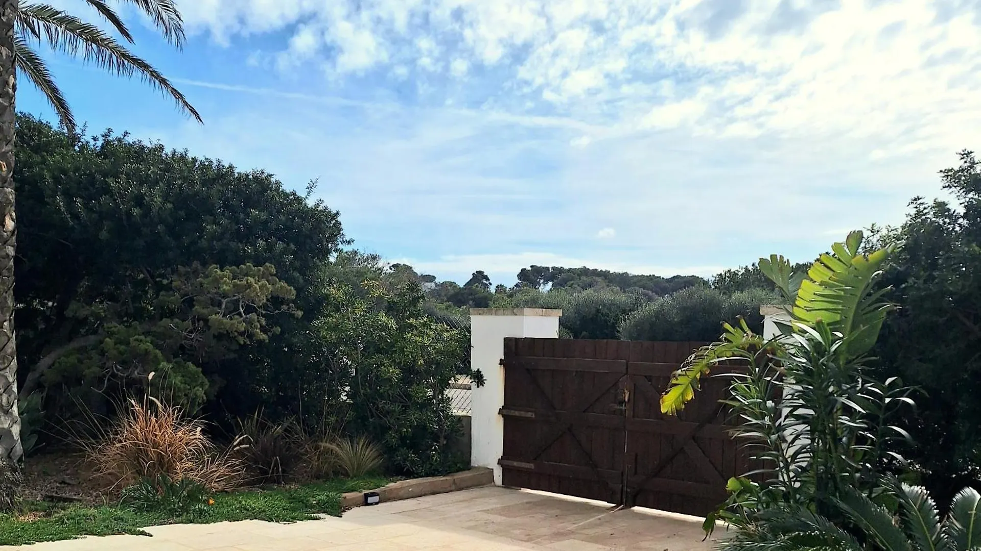 Villa Exclusiva Frente Al Mar Con Jardin Y Piscina Cala Blanca